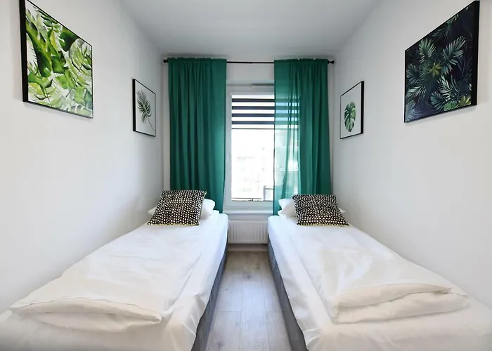 Lazur Z Miejscem Postojowym W Garazu