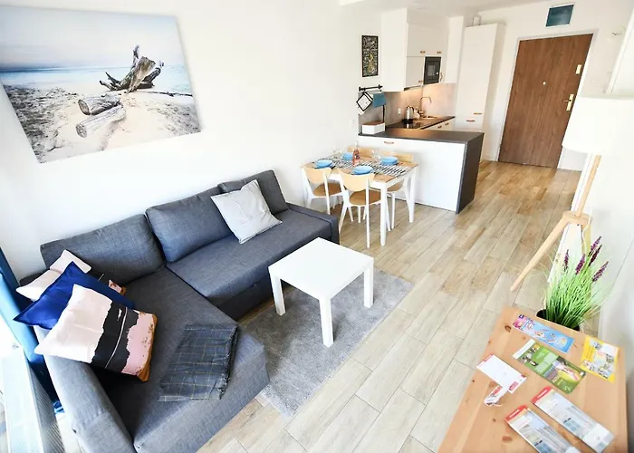 Lazur Z Miejscem Postojowym W Garazu